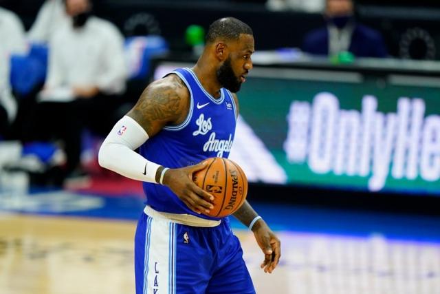 库里27分哈特三双 勇士负尼克斯跌回西部第十